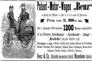 Eine alte Werbung mit einem Patent-Motorwagen mit zwei Personen darin, umgeben von Bäumen und beschreibendem Text.