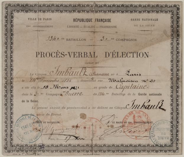 Altes Dokument mit handgeschriebener Textstelle, die zwei rote Stempel trägt, die an eine Wahlurne erinnern.