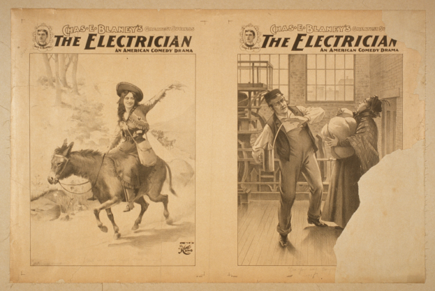 Frau auf einem Pferd auf der linken Seite, drei Personen auf der rechten Seite, eine davon hält einen Hut, ein Gebäude im Hintergrund und ein Text, der "The Electrician - Ein amerikanisches Comedy-Drama" lautet.