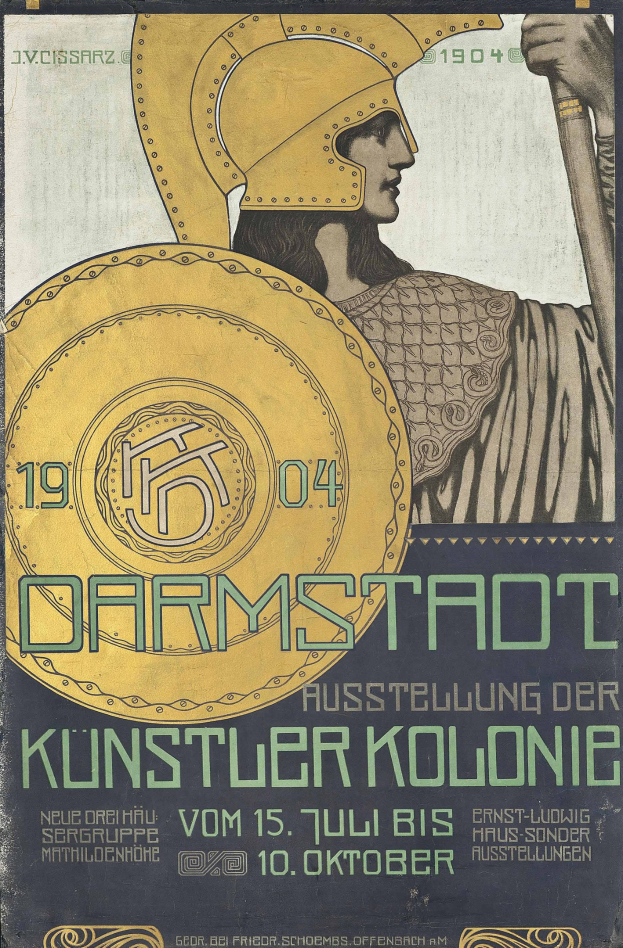 Plakat für ein 1904er Berlin-Konzert mit einer Helme tragenden Figur, die ein Schild mit «Darmstadt» und «Künstler Kolonie» in fetter Schrift hält.