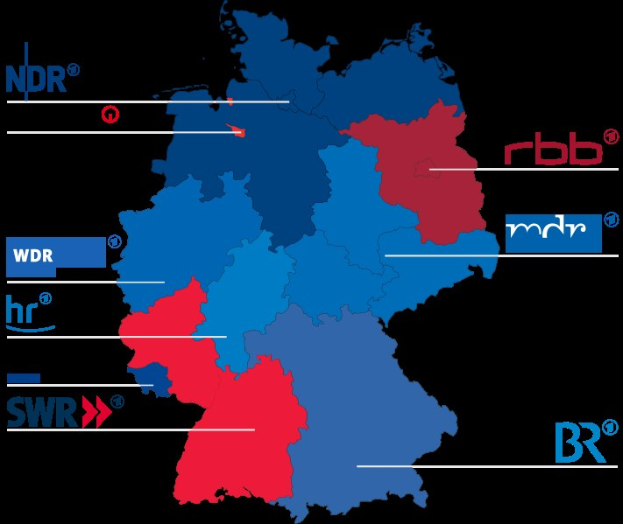 Karte von Deutschland, die die Ergebnisse der Landtagswahl 2016 nach Bundesländern zeigt, wobei die Bundesländer rot und blau markiert sind und der Text die Namen der Kandidaten und das Wahldatum angibt.