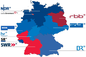 Eine Deutschlandkarte mit in rot und blau hervorgehobenen Bundesländern, die die Ergebnisse der Wahl von 2016 zeigt, einschließlich der Namen der Kandidaten und des Wahldatums.